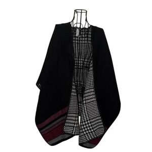 Woolrich Women's Reversible‎ Houndstooth Poncho Black One Size